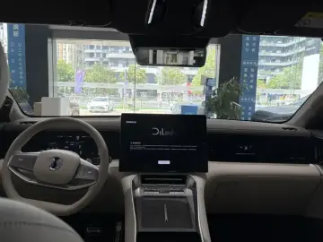 2025 Denza N8L с пробегом 9 900 км