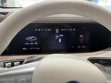 2025 Denza N8L с пробегом 9 900 км