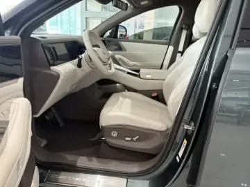 2025 Denza N8L с пробегом 9 900 км