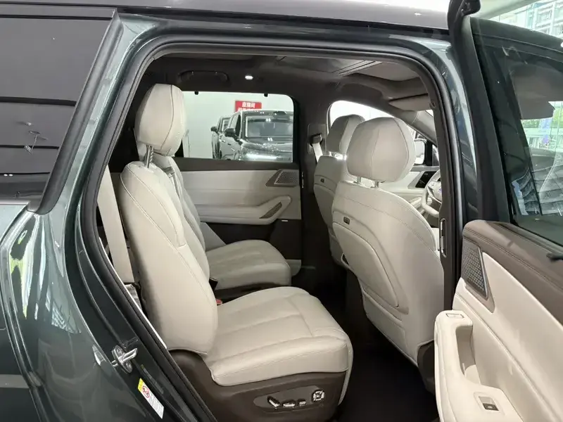 2025 Denza N8L с пробегом 9 900 км