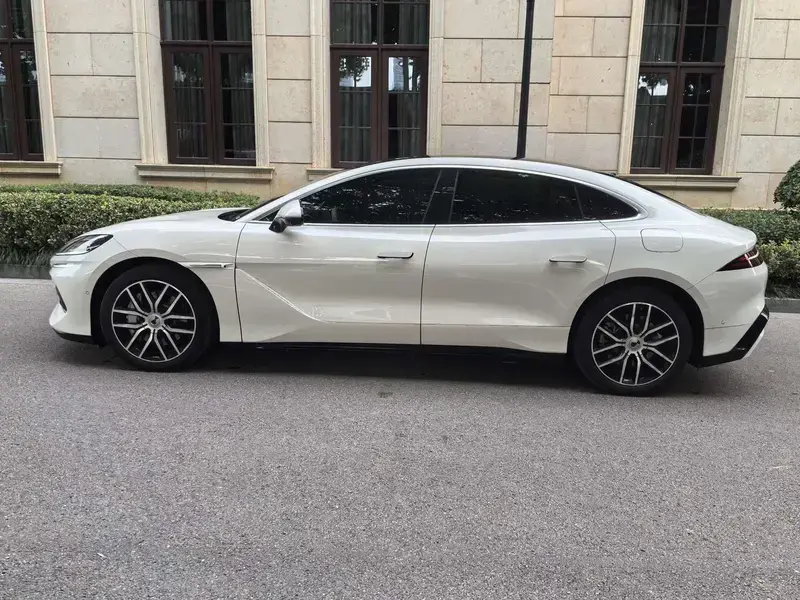 2024 Denza Z9 с пробегом 37 000 км