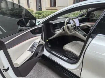 2024 Denza Z9 с пробегом 37 000 км
