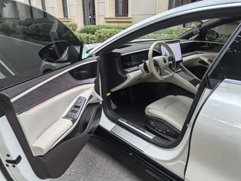 2024 Denza Z9 с пробегом 37 000 км