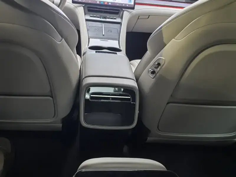 2024 Denza Z9 с пробегом 37 000 км