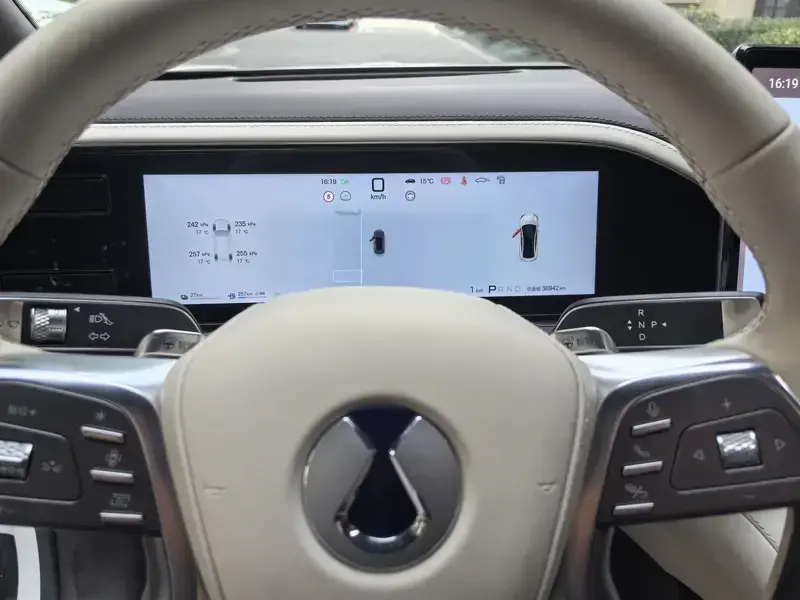 2024 Denza Z9 с пробегом 37 000 км