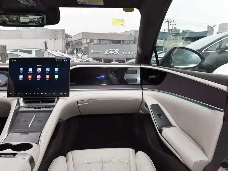 2024 Denza Z9 с пробегом 19 000 км
