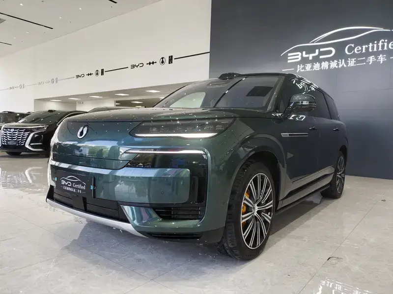 2025 Denza N9 с пробегом 8 800 км