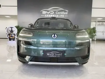 2025 Denza N9 с пробегом 8 800 км