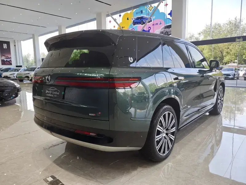 2025 Denza N9 с пробегом 8 800 км