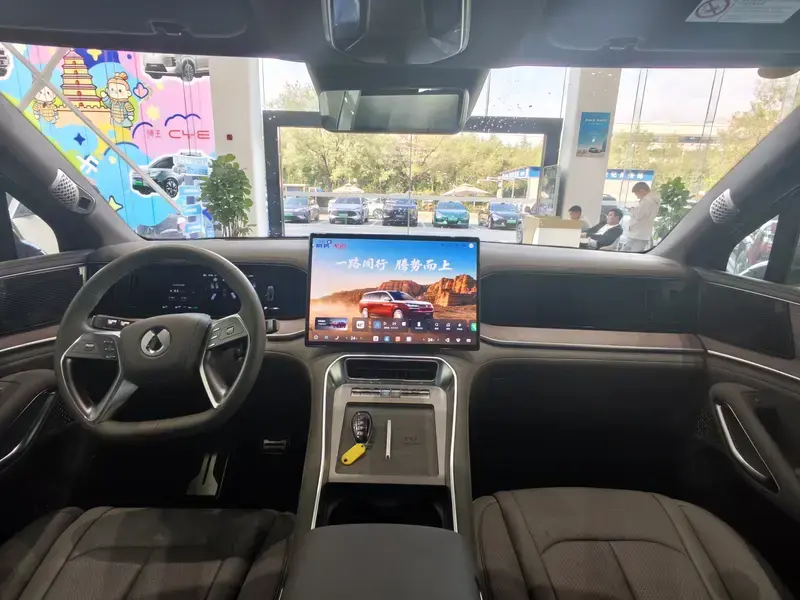 2025 Denza N9 с пробегом 8 800 км