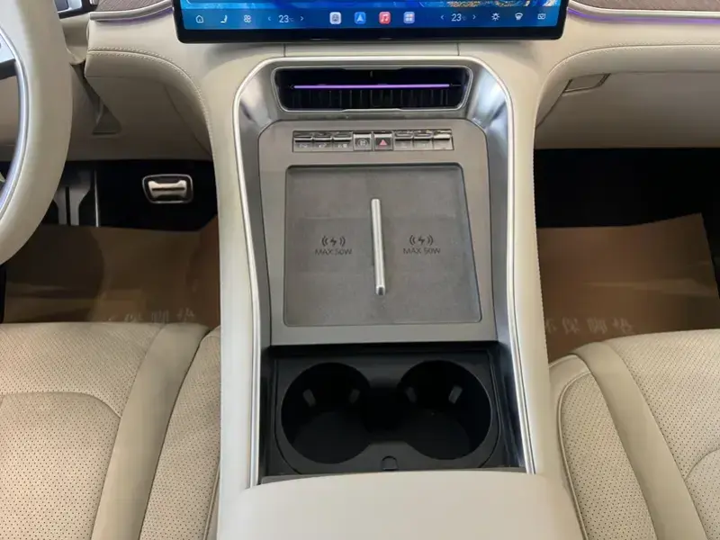 2025 Denza N9 с пробегом 12 000 км