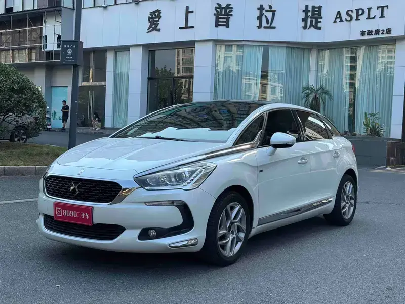 2015 DS 5 с пробегом 118 000 км