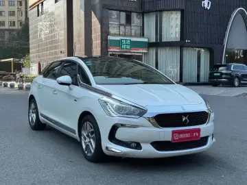 2015 DS 5 с пробегом 118 000 км