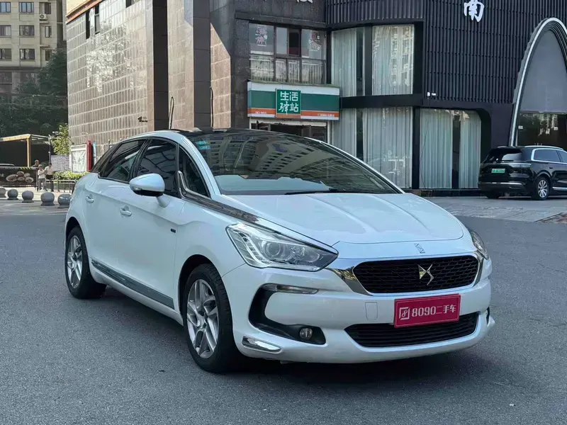 2015 DS 5 с пробегом 118 000 км