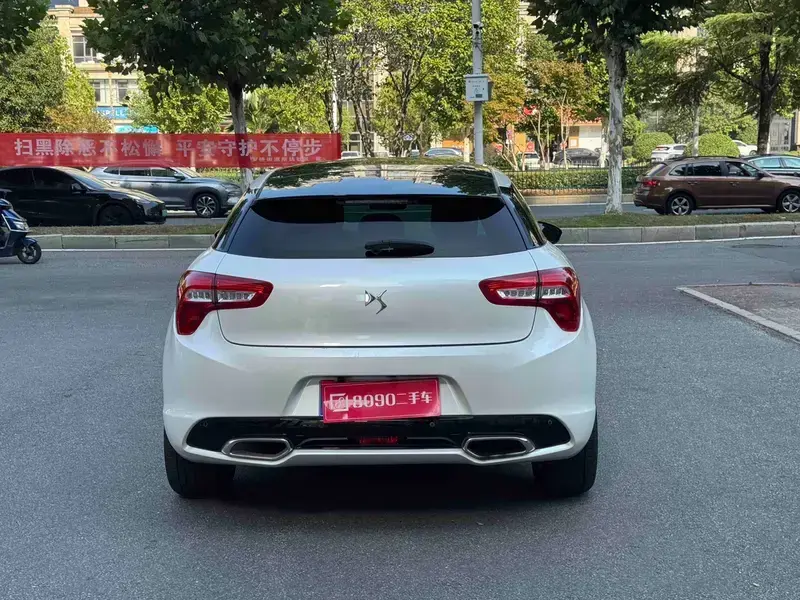 2015 DS 5 с пробегом 118 000 км