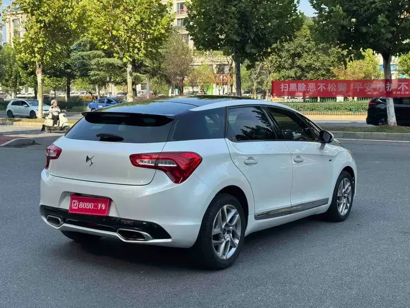 2015 DS 5 с пробегом 118 000 км