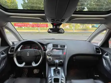 2015 DS 5 с пробегом 118 000 км