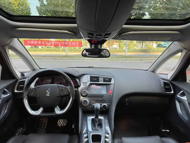 2015 DS 5 с пробегом 118 000 км
