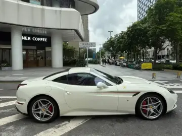 2015 Ferrari California с пробегом 15 000 км
