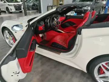 2015 Ferrari California с пробегом 15 000 км