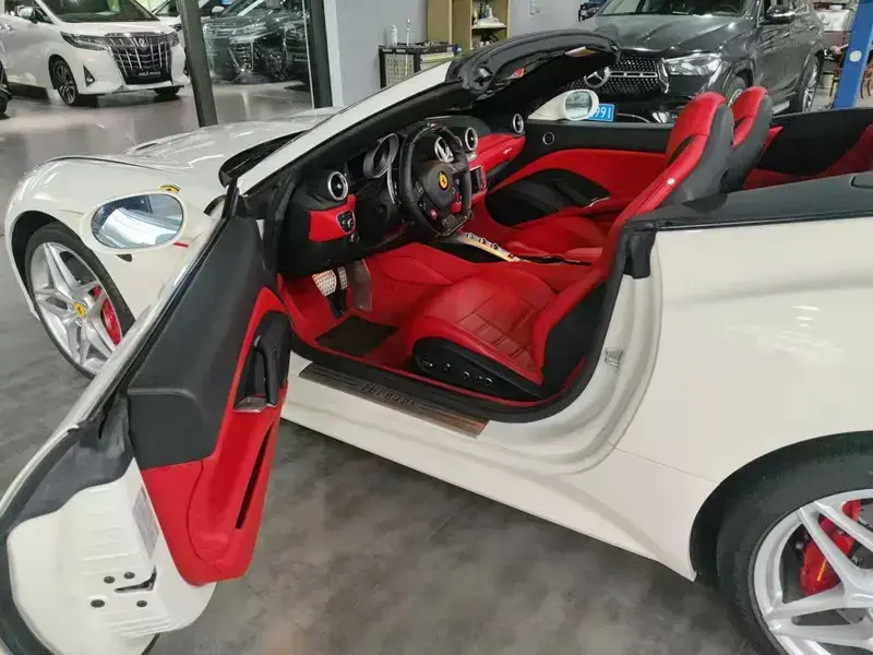 2015 Ferrari California с пробегом 15 000 км
