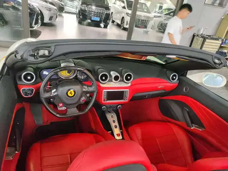 2015 Ferrari California с пробегом 15 000 км