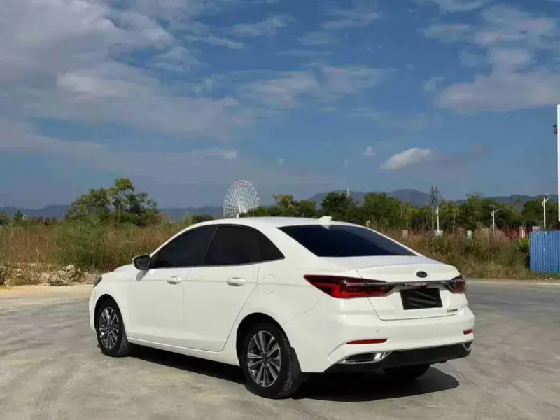2021 Ford Escort с пробегом 40 000 км