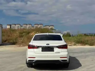 2021 Ford Escort с пробегом 40 000 км