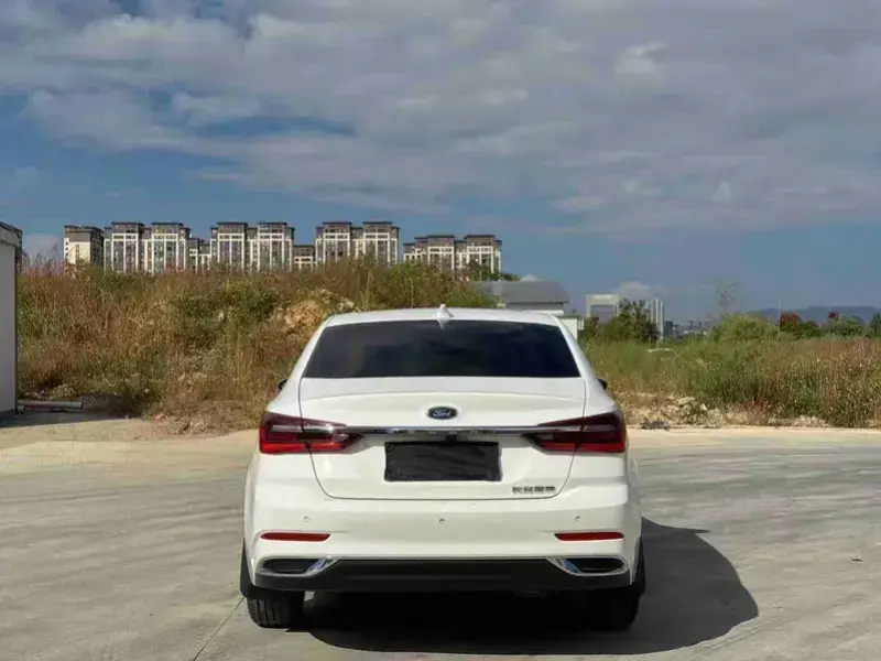 2021 Ford Escort с пробегом 40 000 км