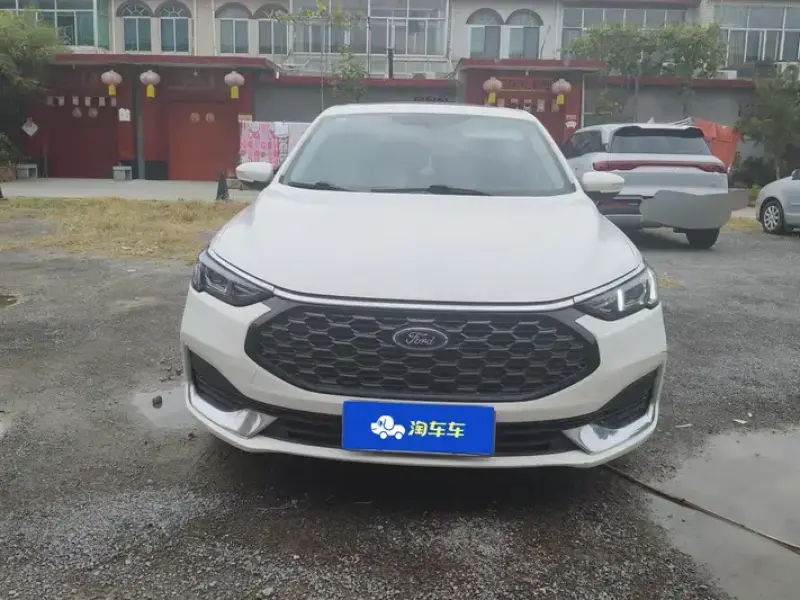 2021 Ford Escort с пробегом 49 000 км