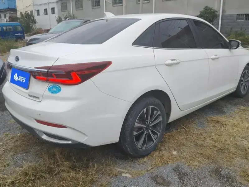 2021 Ford Escort с пробегом 49 000 км