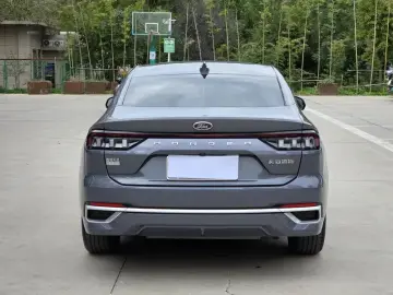 2025 Ford Mondeo с пробегом 17 000 км