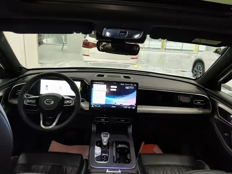 2024 GAC Trumpchi GS8 с пробегом 30 500 км