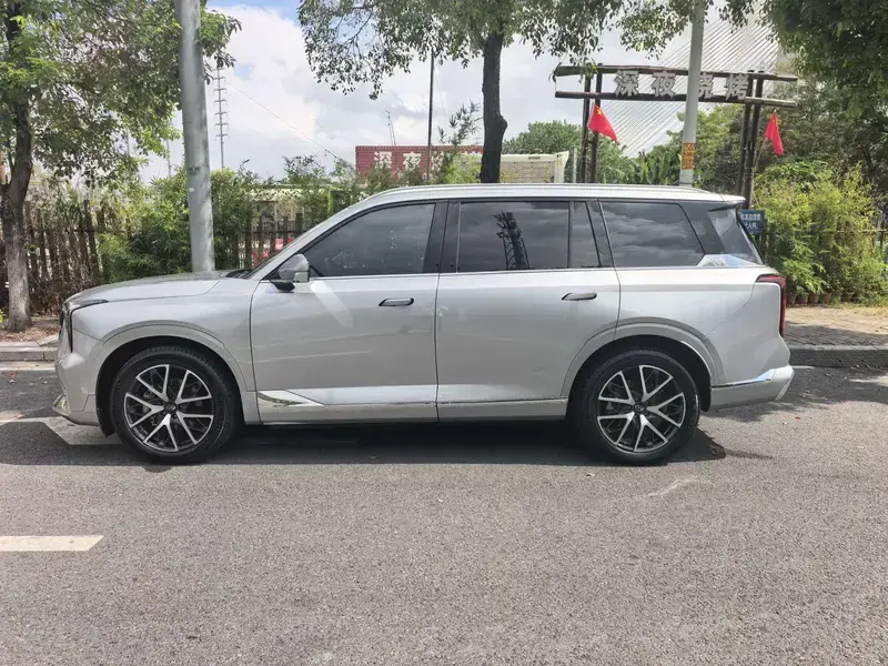 2022 GAC Trumpchi GS8 с пробегом 89 000 км