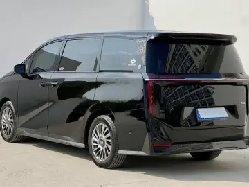 2024 GAC Trumpchi M8 с пробегом 28 000 км