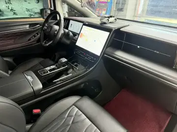 2024 GAC Trumpchi M8 с пробегом 65 000 км