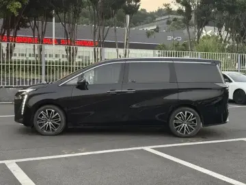 2024 GAC Trumpchi E8 с пробегом 20 800 км