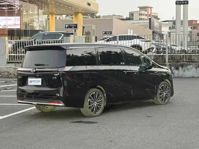2024 GAC Trumpchi E8 с пробегом 20 800 км