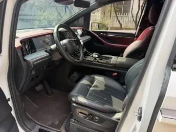 2023 GAC Trumpchi M8 с пробегом 67 000 км
