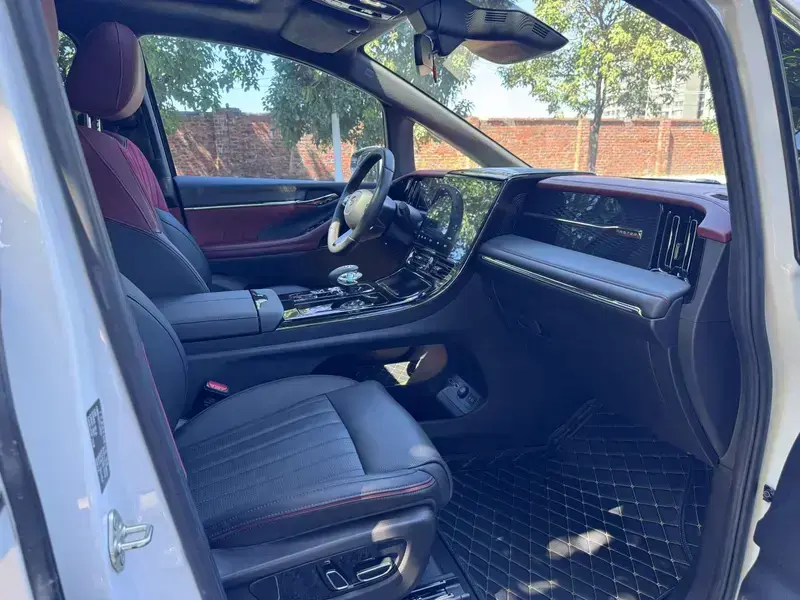 2023 GAC Trumpchi M8 с пробегом 57 000 км