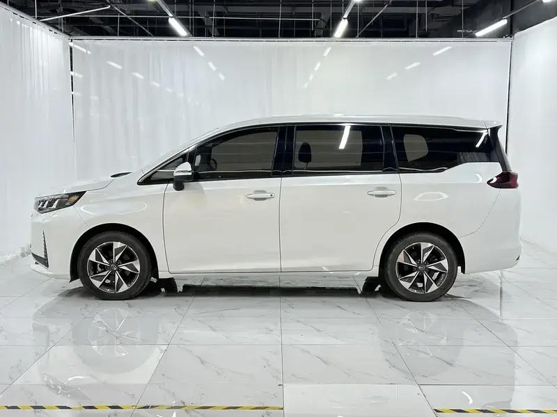 2021 GAC Trumpchi M6 с пробегом 33 400 км