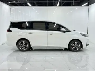 2021 GAC Trumpchi M6 с пробегом 33 400 км