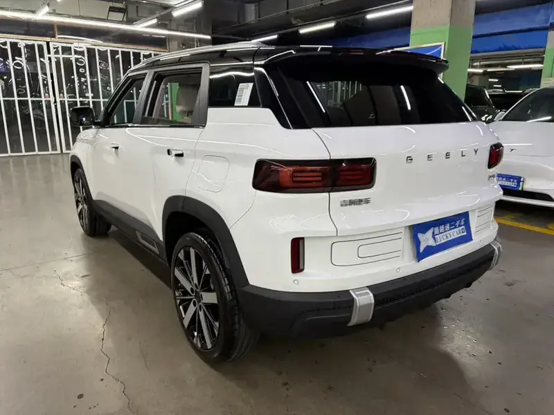 2023 Geely Icon с пробегом 5 500 км