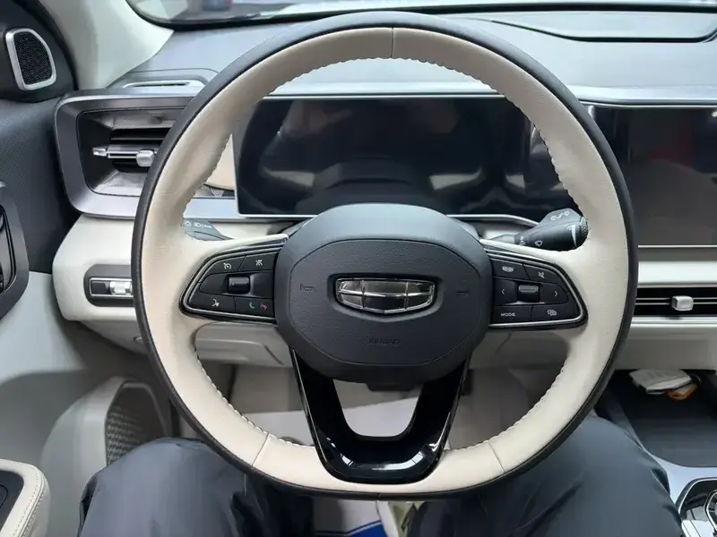 2023 Geely Icon с пробегом 5 500 км