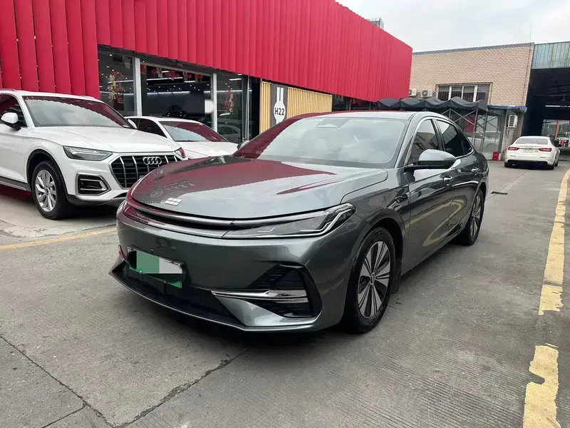 2025 Geely Galaxy A7 с пробегом 40 000 км