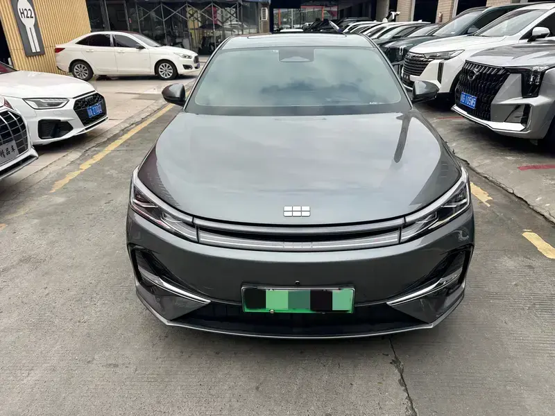 2025 Geely Galaxy A7 с пробегом 40 000 км