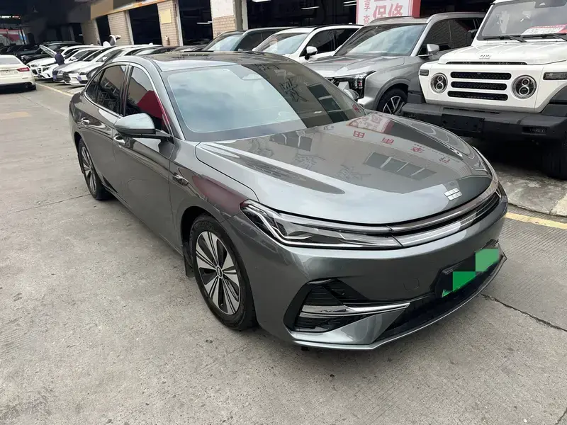 2025 Geely Galaxy A7 с пробегом 40 000 км