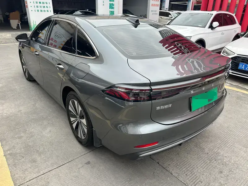 2025 Geely Galaxy A7 с пробегом 40 000 км