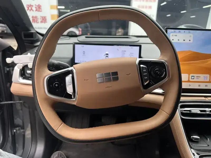 2025 Geely Galaxy A7 с пробегом 40 000 км