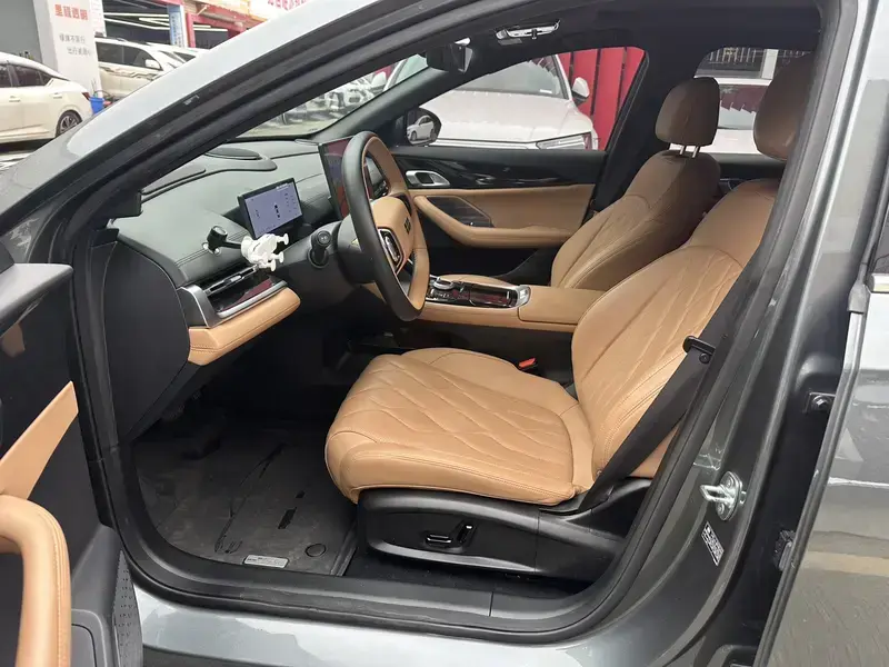 2025 Geely Galaxy A7 с пробегом 40 000 км